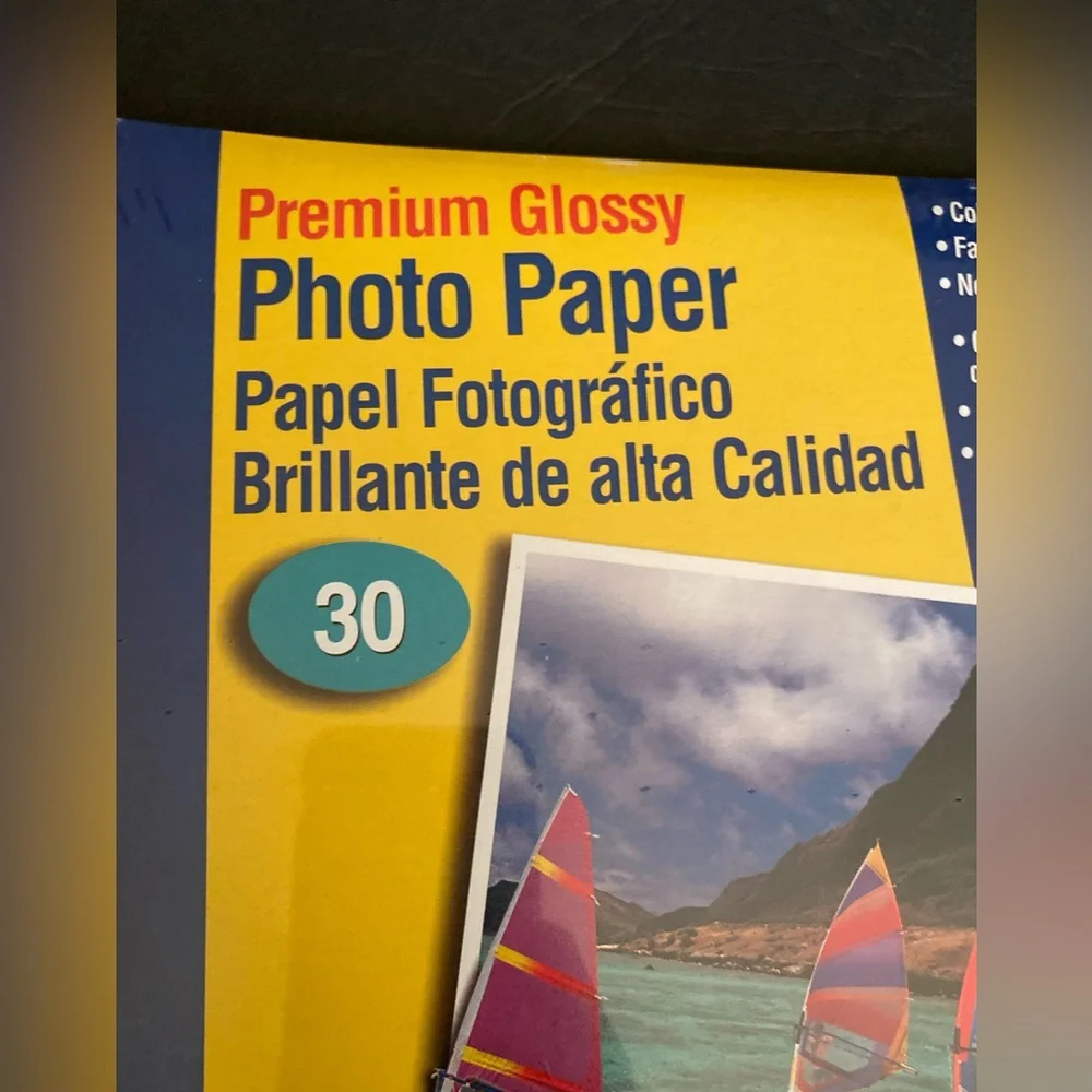 Staples Premium Glossy Photo Paper For Inkjet Printers 8.5x11” 30 sheets NOS